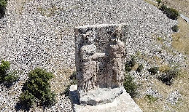 Depremde yıkılan 'Tokalaşma Sütunu' ziyarete açıldı