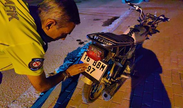 Ehliyetsiz sürücü plakasını kapattığı motosikletle kazada yaptı: 1 yaralı