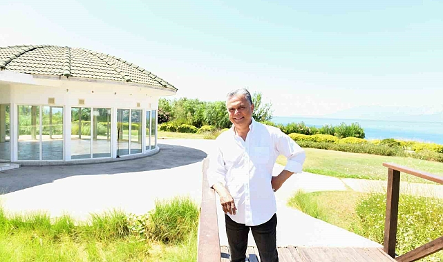 Falezlerde öğrenciler için ders çalışma merkezi