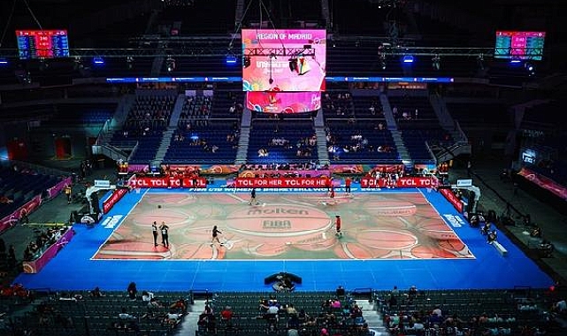 FIBA ilk kez cam zeminli sahayı kullandı