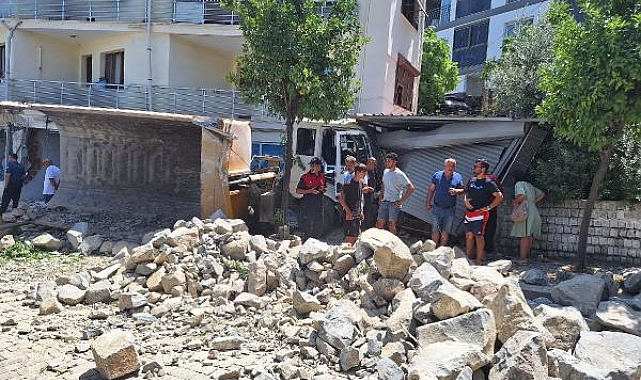 Freni boşalan kamyon ortalığı savaş alanına çevirdi; 9 yaralı