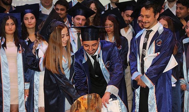 Genç diş hekimleri yemin ederek mesleğe adım attı