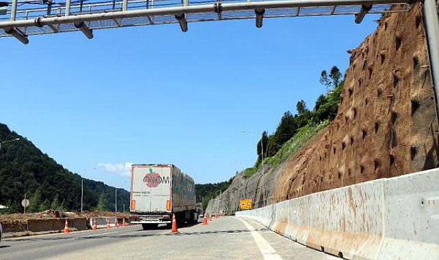 Heyelandan temizlenen Bolu Dağı'nda ulaşım normale döndü