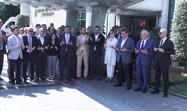 İBB önünde 15 Temmuz Demokrasi ve Milli Birlik Günü anması