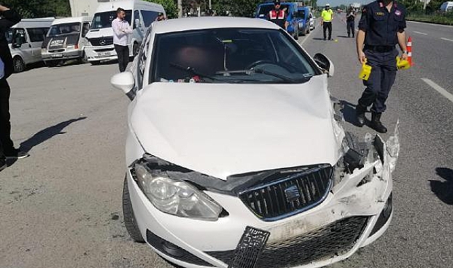 İşçi servis minibüsü ile otomobil çarpıştı: 19 yaralı