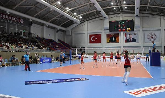 İşitme Engelli Kadın Voleybol Milli Takımı, turnuvaya galibiyetle başladı