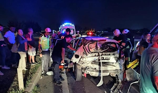 Kamyon, kımızı ışıkta bekleyen otomobile çarptı; aynı aileden 4 yaralı