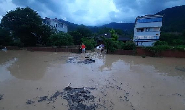 Kastamonu&#039;da dereler taştı, evleri su bastı