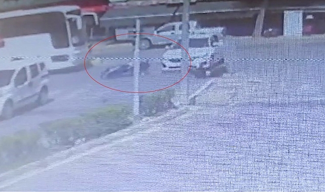 Kavşakta otomobille çarpışan motosiklet sürücüsü ölümden döndü