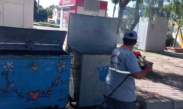Kemer'de çöp konteynerleri dezenfekte ediliyor