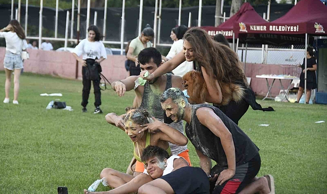 Kemer'de 'renkli' festival
