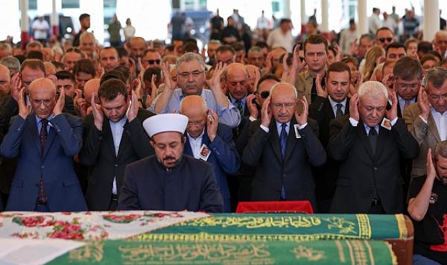 Kılıçdaroğlu, CHP'li Özkan'ın annesinin cenazesine katıldı