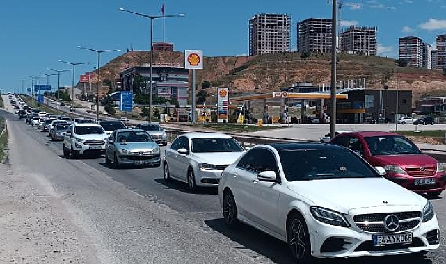'Kilit kavşak'ta bayram dönüşü trafiği başladı