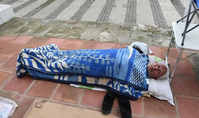 Kırkpınar&#039;a gelip cami bahçesinde çadır kuranlardan para alan tuvalet işletmecisine işlem