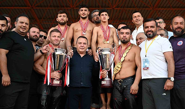 Kırkpınar'da, Antalya Büyükşehir fırtınası esti