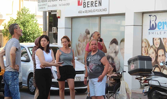 Mahalle sakinlerini sokağa döken yangında daire kullanılamaz hal geldi