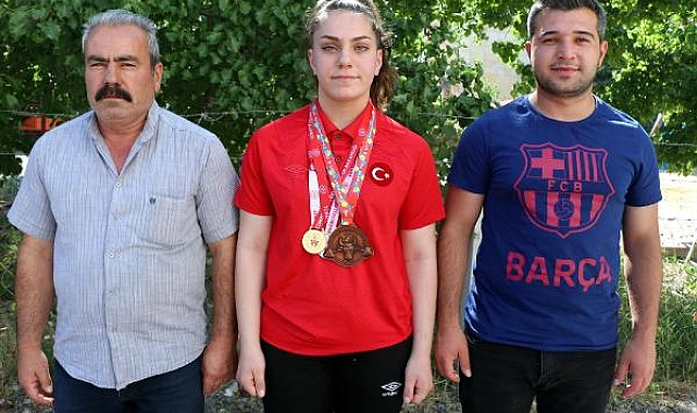 Milli halterci Yağmur, antrenman için 220 kilometre yol katediyor