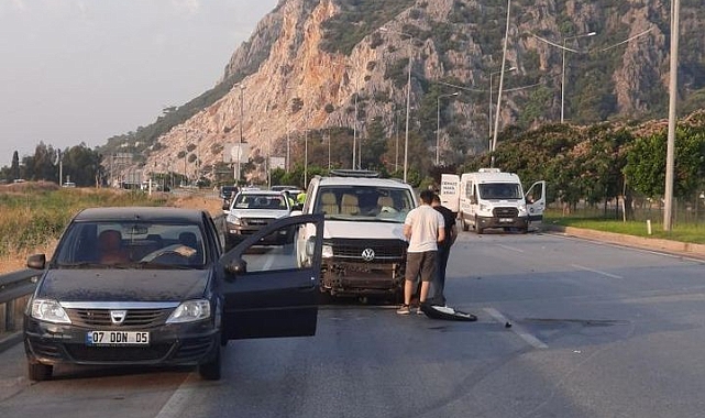 Minibüsle çarpışan motosiklet sürücüsü genç hayatını kaybetti