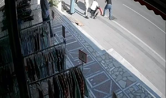 Minibüsün yayaya çarptığı kaza kamerada