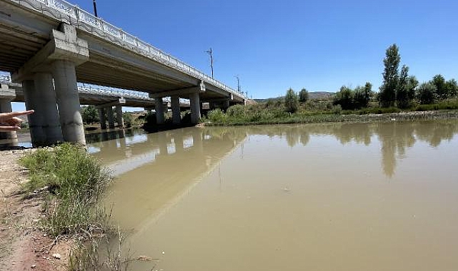 Nehre akan madde fuel-oil çıktı; Kızılırmak normale döndü