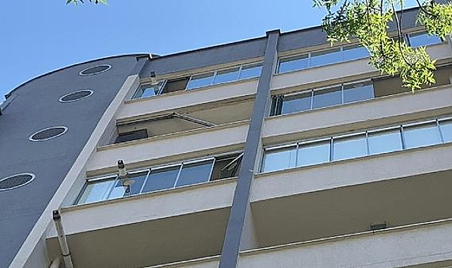 Ölüm cam balkon yaparken yakaladı