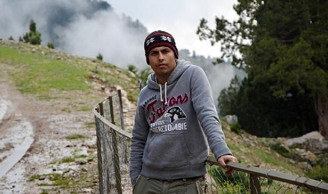 Otomobil ile hafif ticari aracın çarpıştığı kazada 1 kişi hayatını kaybetti, 4 kişi yaralandı