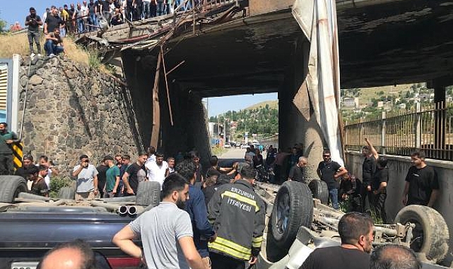 Otomobil ile kamyonet köprüden alt yola uçtu; 1 çocuk, 3 yaralı