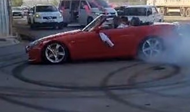 Polis noktası önündeki drift pahalıya mal oldu