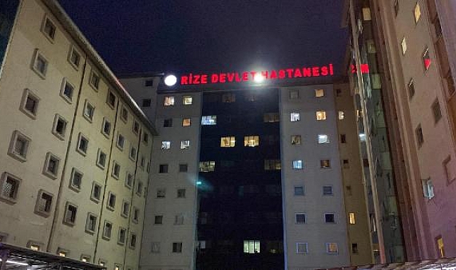 Sağlıkçılar masa altında korunup, silah sesleri susunca yaralılara müdahale etmiş