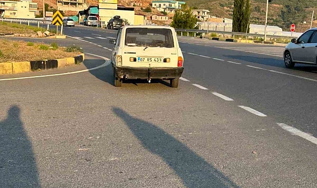 Seyir halindeki otomobile arkadan çarptı:1 yaralı