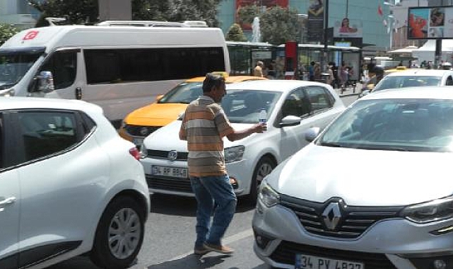 Sıcak hava en çok otoyollarda su satanlara yaradı