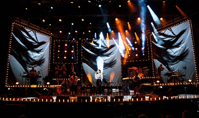Sıla'dan konserde bir ilk