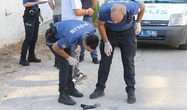 Sokak ortasında önce kız arkadaşını, sonra kendini vurdu