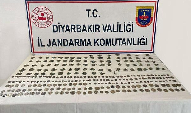 Tarihi sikkeleri 200 bin dolara satmaya çalışırken yakalandılar