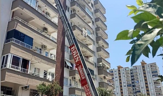 Teslimatta yeni dönem: Kapıdan sığmayan ürünler vinç ile ulaştırılıyor 