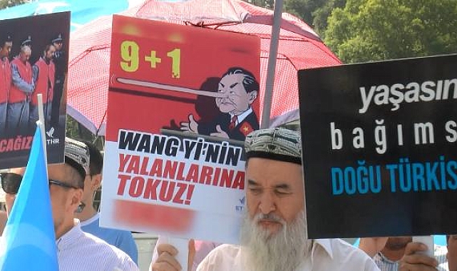 Uygur Türkleri 8. yıl dönümünde Elişku katliamını protesto etti