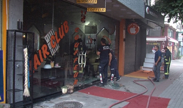 Yangında &#039;Duman&#039; isimli kedi itfaiye erleri tarafından kurtarıldı