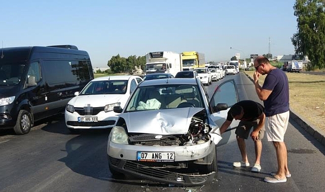 Zincirleme kazaya karışan minibüs sürücüsü olay yerinden kaçtı