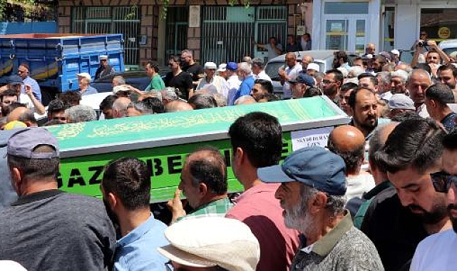 13 katlı binanın çatısında çıkan yangında ölen oluk ustası, toprağa verildi