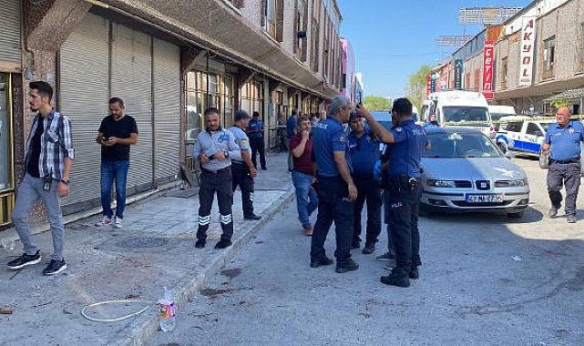 Amca ve yeğenlerinin bıçaklı, makaslı kavgası; 8 yaralı