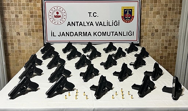 Antalya'da 25 adet ruhsatsız tabanca ele geçirildi