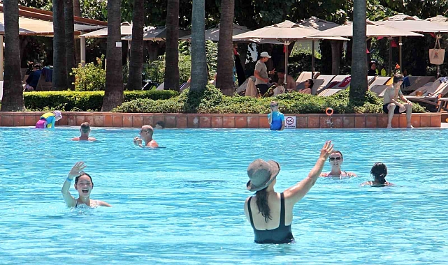 Antalya'da havuzlar denetlenip numune alınıyor
