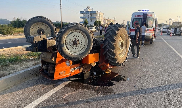 Antalya'da otomobil traktöre çarptı: 2 yaralı