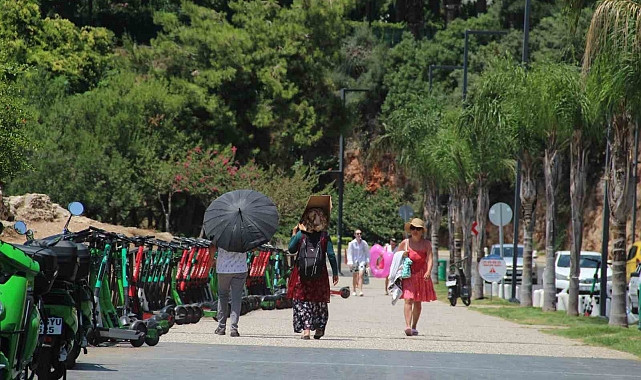 Antalya'da sıcak hava uyarısı