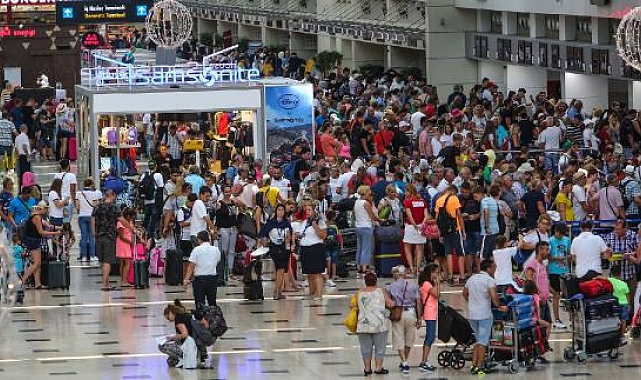 Antalya'ya hava yoluyla gelen turist sayısı, 10 milyonu aştı