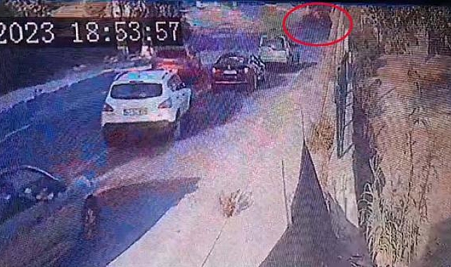 Bodrum'da motosiklet sürücüsü ve köpeğinin yaralandığı su isale hattındaki patlama kamerada