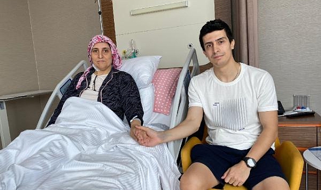 Büyük vefa: Annesine donör oldu, kariyerinden vazgeçti