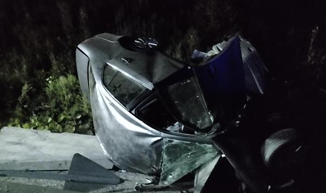 Demir bariyerlere çarpıp takla atan otomobil sulama kanalına uçtu: 1 ölü, 1 yaralı