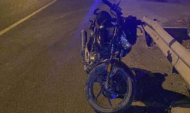 Devrilen motosikletin sürücüsü yaralandı, arkadaşı öldü