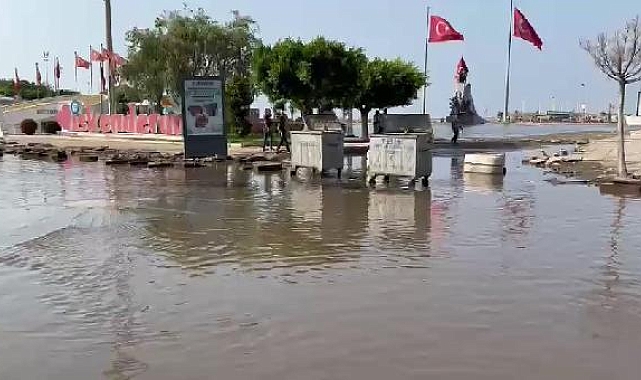 İskenderun'un sahil kesimi yine su altında